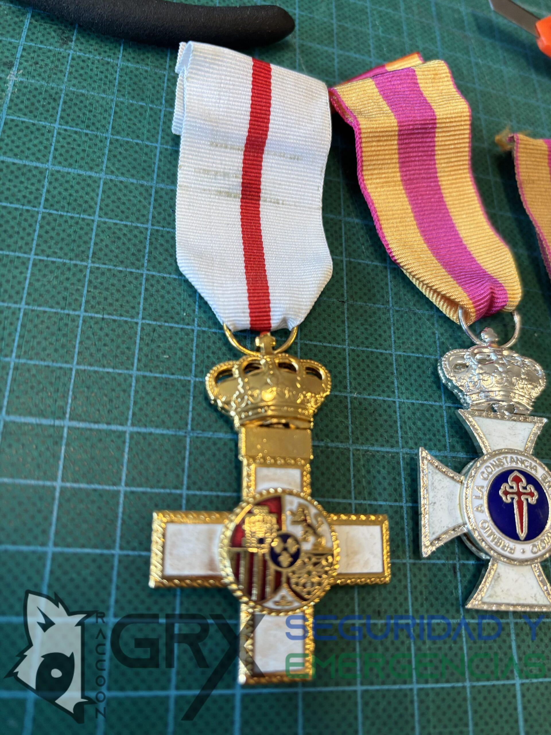 Montaje Medallas en Portamedallas